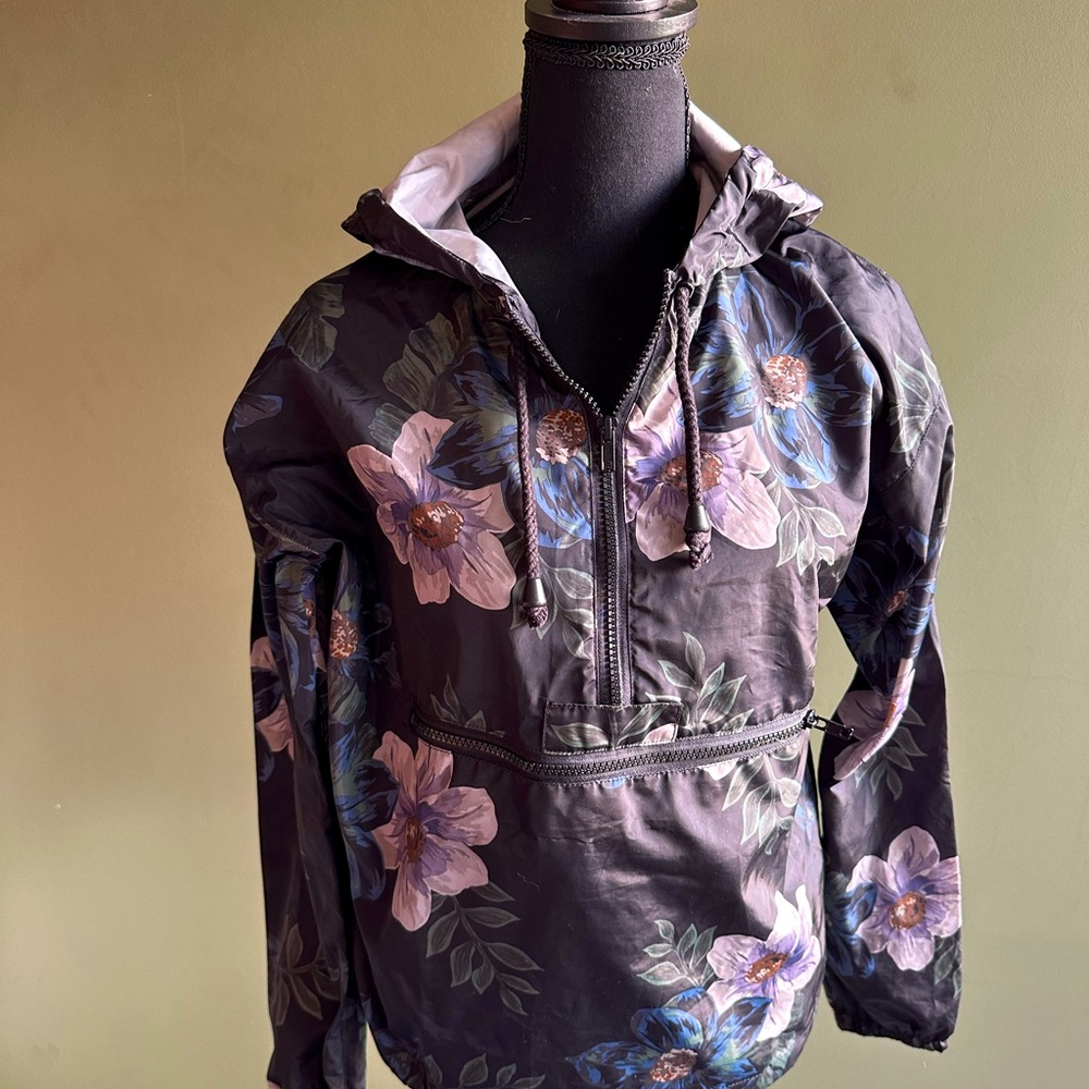 Stylist wind breaker size small